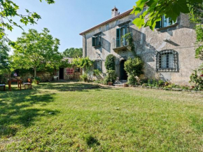 Inviting Cottage in Maniace with Private Garden Petrosino